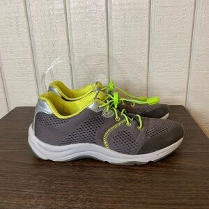 Vionic Action Emerald Lace Up Sneakers, size 7.